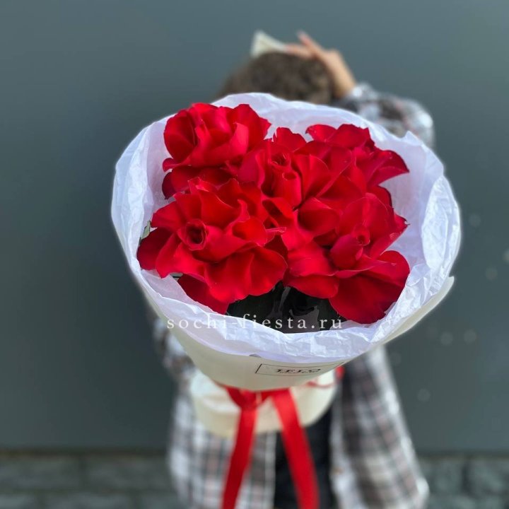 5 французских красных роз в Ульяновске