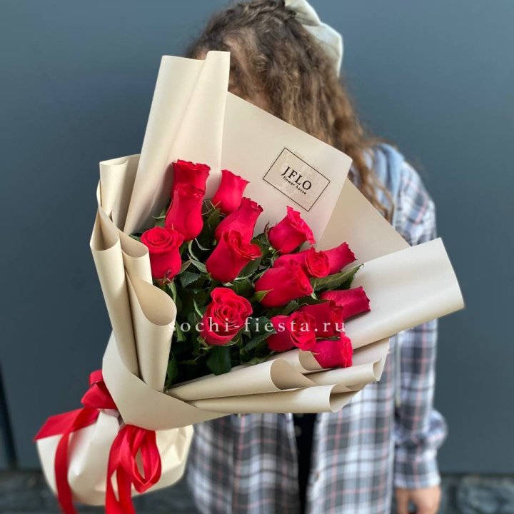 15 красных роз в Ульяновске