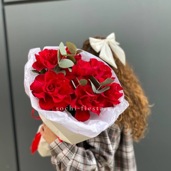 7 красных французских роз в Ульяновске