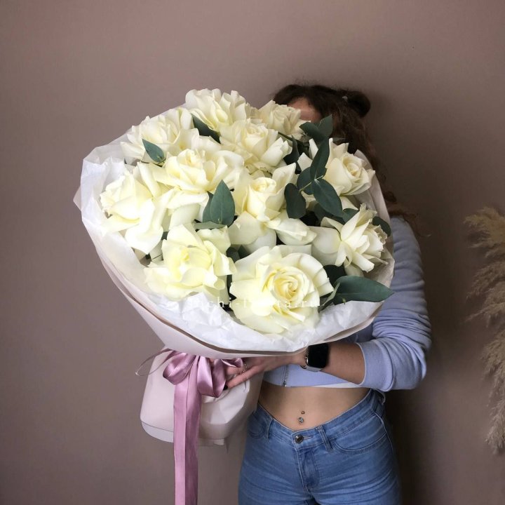 11 Белых французских роз "Вайт найс" в Ульяновске