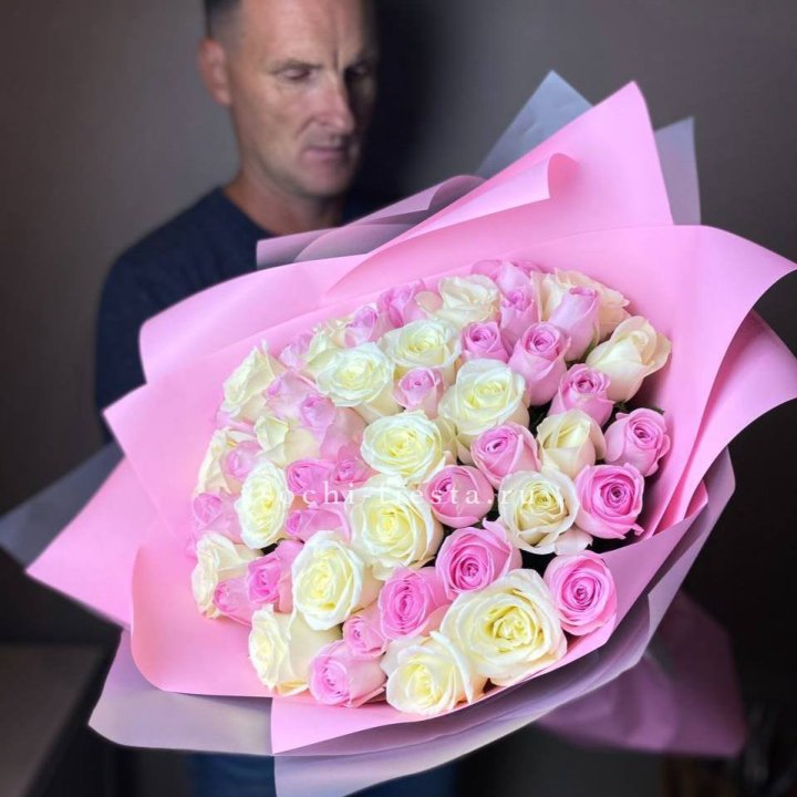 51 белых и розовых роз в Ульяновске