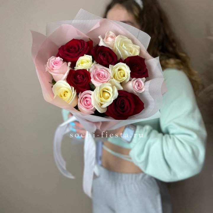 15 роз "Карусель" в Ульяновске