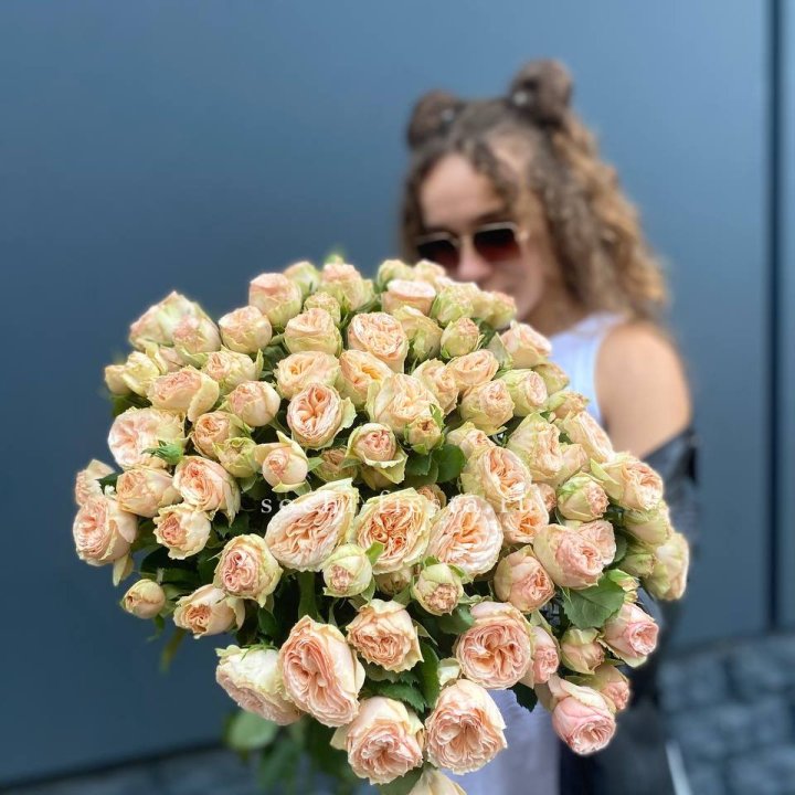 25 пионовидных роз в Ульяновске