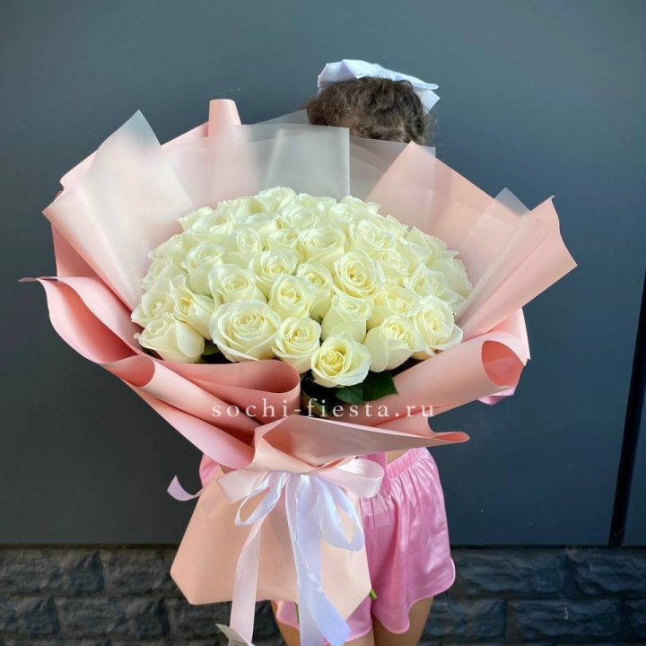 35 белых роз в Ульяновске