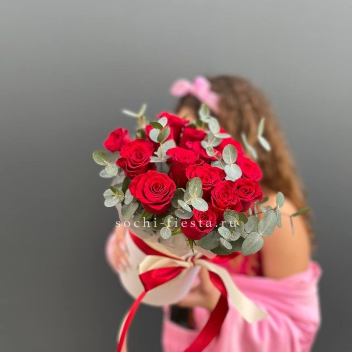 15 Красных роз в боксе №2 в Ульяновске