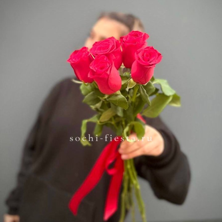 Букет 5 красных роз  в Ульяновске