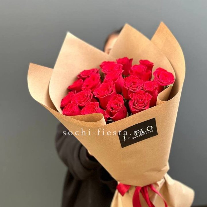 19 красных роз в крафте в Ульяновске