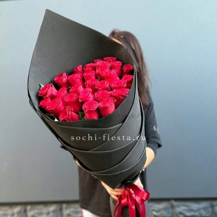 25 высоких красных роз в Ульяновске