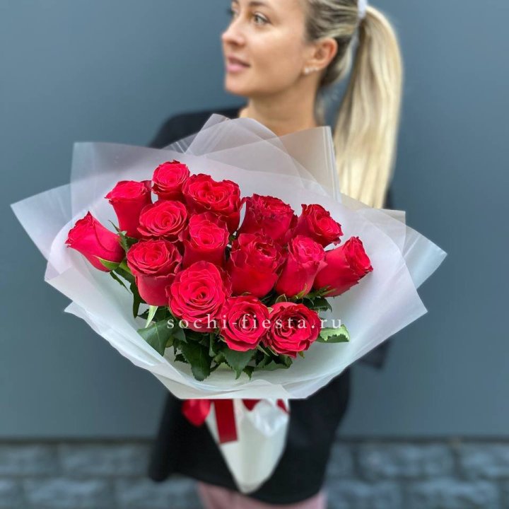 Букет из 15 красных роз  в Ульяновске