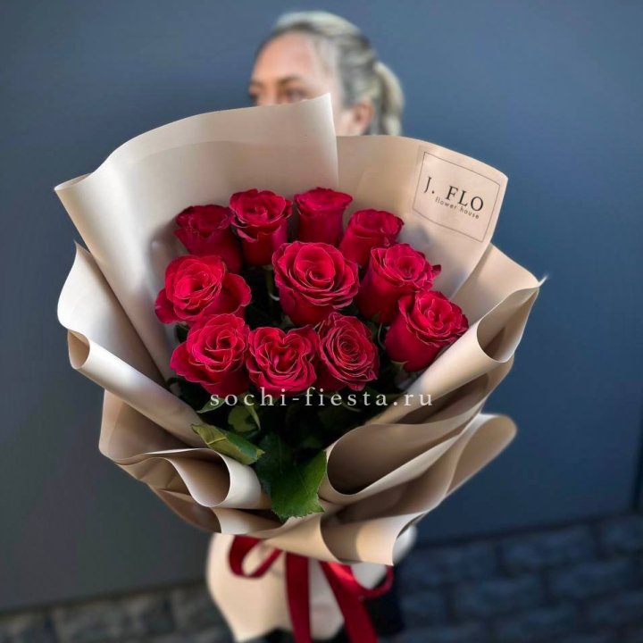 Букет красных роз "Наоми" в Ульяновске
