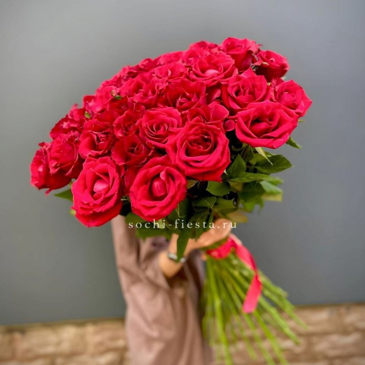 51 высокая красная роза в Ульяновске