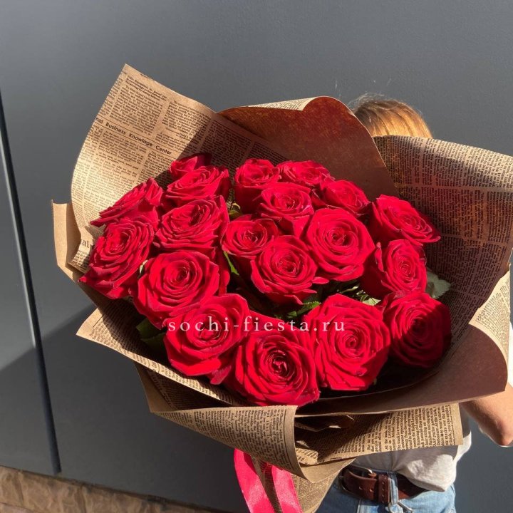 19 красных роз Леди Крафт в Ульяновске
