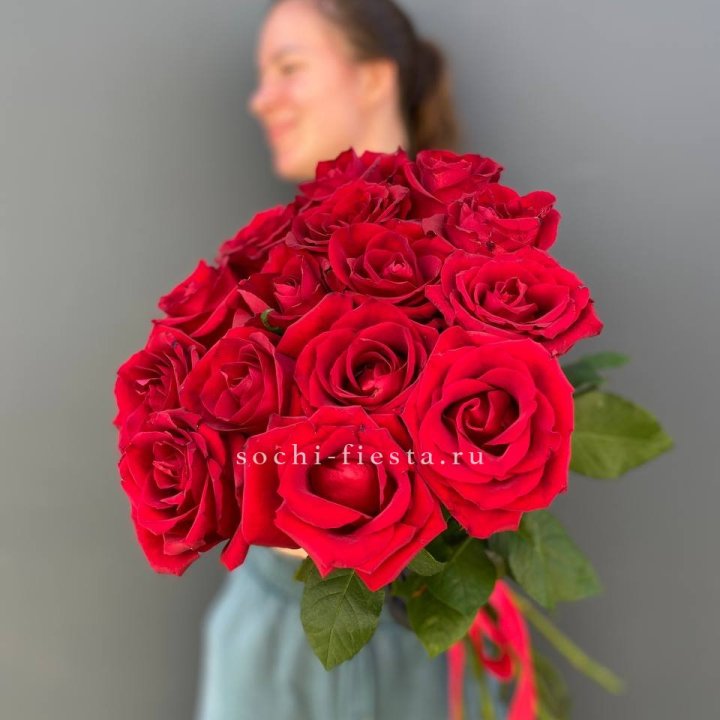 15 красных роз под ленту в Ульяновске