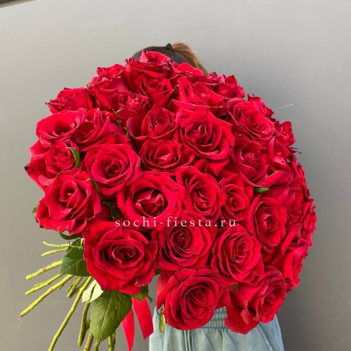 35 красных роз под ленту в Ульяновске