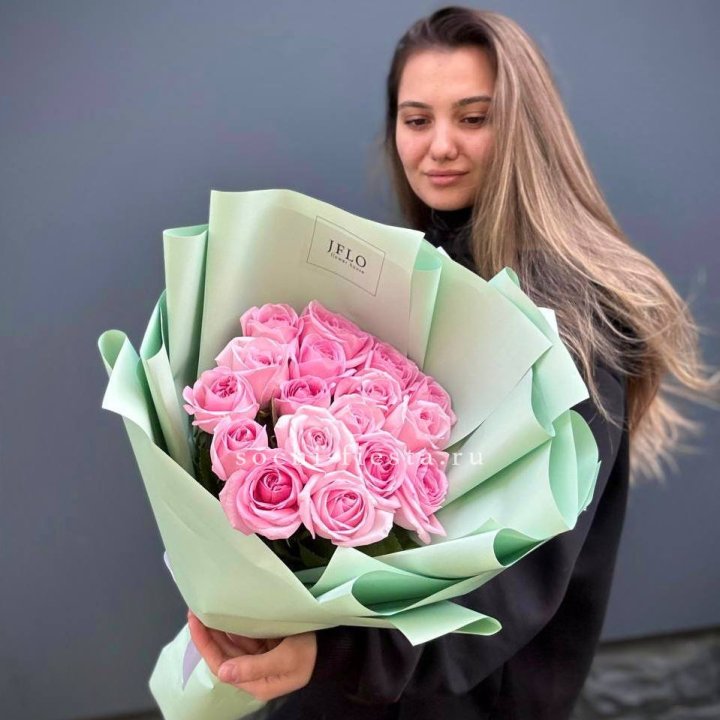 17 розовых роз в Ульяновске