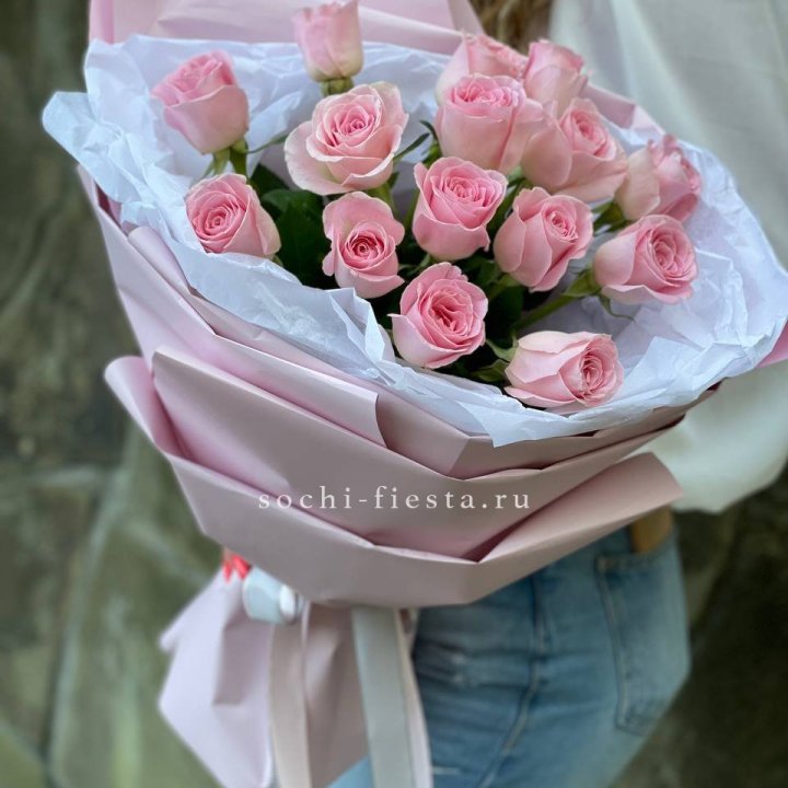 Розовые розы в авторском оформлении в Ульяновске