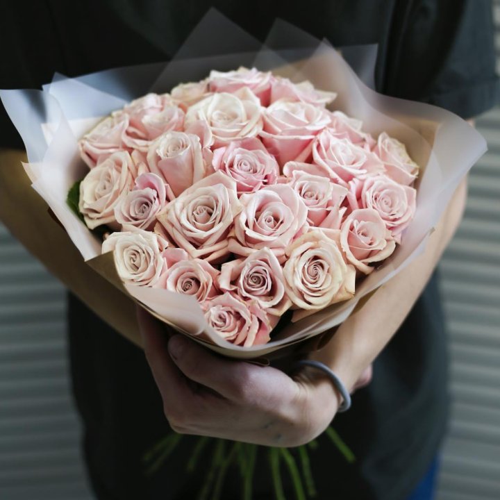 27 кремовых роз в Ульяновске