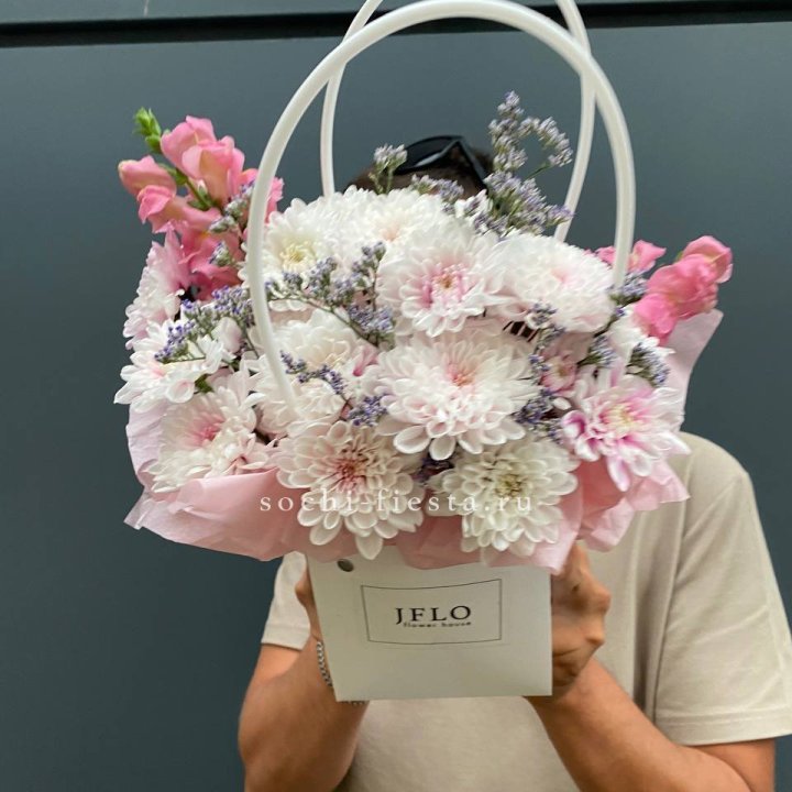 Сумочка из стойких цветов  в Ульяновске