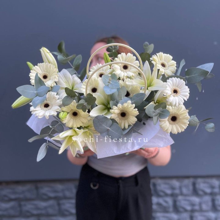 Сумочка лилии и герберы в Ульяновске