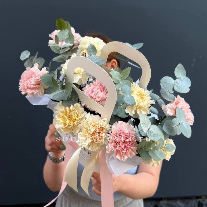 Сумочка из диантусов в Ульяновске