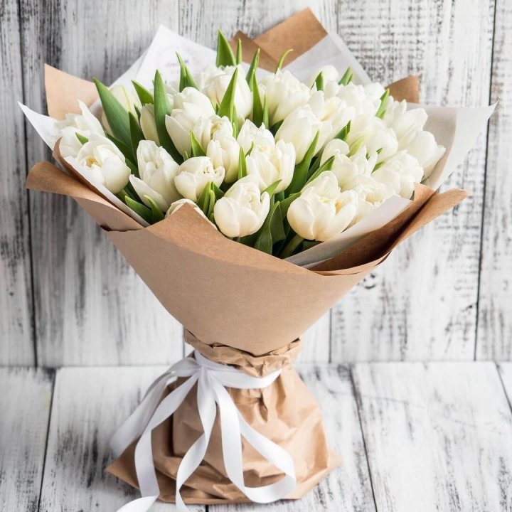 25 белых тюльпанов в Ульяновске